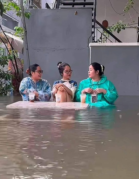 Dăm ba câu chuyện còn dở dang...