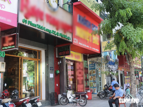 Địa chỉ đang ở số lẻ, xen ngang số chẵn trên đường Phan Xích Long, quận Phú Nhuận, TP.HCM - Ảnh: CẨM NƯƠNG Địa chỉ số lẻ xen ngang số chẵn trên đường Phan Xích Long, quận Phú Nhuận, TP.HCM - Ảnh: CẨM NƯƠNG