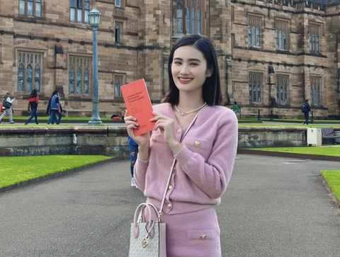 Hoa hậu Ý Nhi chia sẻ hình ảnh có mặt tại Trường đại học Sydney (Úc) để làm tài khoản sinh viên - Ảnh: Facebook nhân vật Hoa hậu Ý Nhi chia sẻ hình ảnh có mặt tại Trường đại học Sydney (Úc) để làm tài khoản sinh viên - Ảnh: Facebook nhân vật