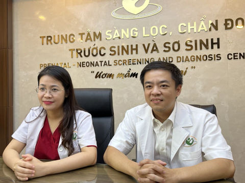 Lần đầu tiên mổ tim cho bé sơ sinh ngay tại bệnh viện phụ sản - Ảnh 3. TS Đinh Thúy Linh (bên trái) và TS Đỗ Tuấn Đạt