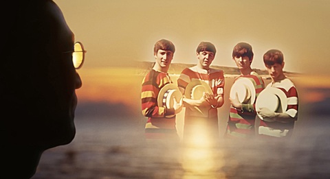 Hình ảnh John Lennon hướng mắt về các thành viên The Beatles thời trẻ trong MV Now and Then - Ảnh: YouTube The Beatles Hình ảnh John Lennon hướng mắt về các thành viên The Beatles thời trẻ trong MV Now and Then - Ảnh: YouTube The Beatles