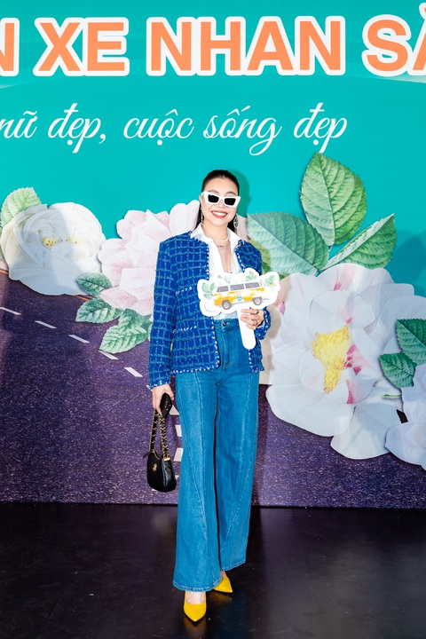 Trà Ngọc Hằng lên đồ cực style, nguyên cây đồ hiệu khiến dân tình loá mắt. Trà Ngọc Hằng lên đồ cực style, nguyên cây đồ hiệu khiến dân tình lóa mắt