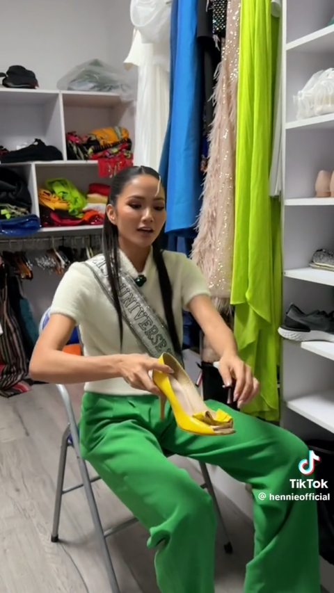 H'Hen Niê flexing ‘đôi giày sida’ 80 ngàn đồng khiến netizen cười bò - Ảnh 4. Đôi giày giá 80 ngàn huyền thoại được dân mạng gọi "giày sida" của H'Hen Niê