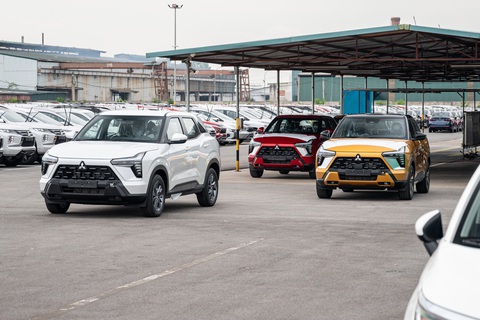 Mitsubishi Xforce so kè với Seltos, Creta: Sức mạnh không bằng, nhưng hơn nhiều mặt - Ảnh 1. Mitsubishi Xforce tại cảng ở Việt Nam. Mẫu xe này đến Việt Nam khi phân khúc SUV/crossover hạng B đã có khá nhiều tên tuổi và sức cạnh tranh gay gắt. Do đó, chỉ hơn về tiện nghi trang bị thôi là chưa đủ - Ảnh: Facebook