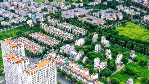 Thị trường bất động sản đang rất thiếu sản phẩm cho người có thu nhập thấp - Ảnh: QUANG ĐỊNH Thị trường bất động sản đang rất thiếu sản phẩm cho người có thu nhập thấp - Ảnh: QUANG ĐỊNH