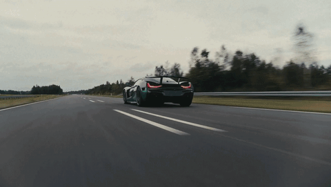 Xe chạy lùi nhanh nhất thế giới: Nhanh như Lamborghini chạy thẳng - Ảnh 1. Siêu xe điện 1.900 mã lực của Rimac đã phá vỡ hàng chục kỷ lục chỉ trong chưa đầy một năm - Ảnh: Jalopnik
