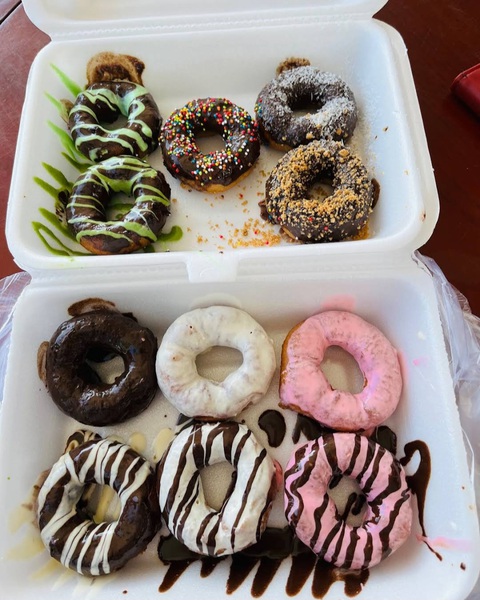 Hai trong số những combo set bán chạy nhất của Donut Nga - Ảnh: MINH CHÂU Hai trong số những combo set bán chạy nhất của Donut Nga - Ảnh: MINH CHÂU