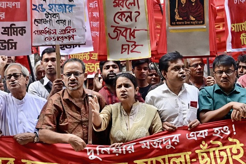 Công nhân Bangladesh đấu tranh đòi quyền lợi ở Dhaka ngày 7-11 - Ảnh: AFP Công nhân Bangladesh đấu tranh đòi quyền lợi ở Dhaka ngày 7-11 - Ảnh: AFP
