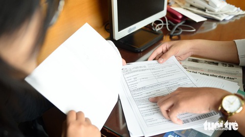 Cấm ngân hàng bán bảo hiểm liên kết đầu tư kèm giải ngân khoản vay - Ảnh 1. Thông tư 67 của Bộ Tài chính cấm ngân hàng bán bảo hiểm liên kết đầu tư kèm giải ngân khoản vay - Ảnh: BÔNG MAI