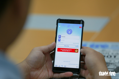 Ngoài lấy lại mật khẩu VssID dễ dàng, ứng dụng này còn liên thông với VNeID để đăng nhập nhanh chóng hơn - Ảnh: NAM TRẦN Ngoài giúp lấy lại mật khẩu VssID dễ dàng, ứng dụng này còn liên thông với VNeID để đăng nhập nhanh chóng hơn - Ảnh: NAM TRẦN