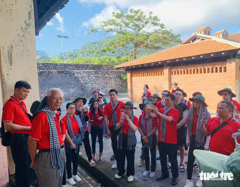 Đoàn tham quan Trại giam Phú Tường - Ảnh: HOÀI PHƯƠNG Đoàn tham quan trại giam Phú Tường - Ảnh: HOÀI PHƯƠNG