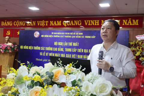 Mỗi năm khoảng 200.000 người tốt nghiệp từ hệ thống giáo dục nghề nghiệp TP.HCM - Ảnh 1. Ông Dương Anh Đức - phó chủ tịch UBND TP.HCM - cho rằng các trường cần xác định những ngành nghề trọng điểm, dựa vào những ngành nghề được doanh nghiệp đánh giá cao khi tuyển dụng sinh viên. Kế đến, các trường tập trung phát triển để những ngành mũi nhọn tiến lên phía trước và kéo những ngành còn lại theo sau. Có như thế mới xây dựng được thương hiệu lâu dài - Ảnh: HÂN NHIÊN