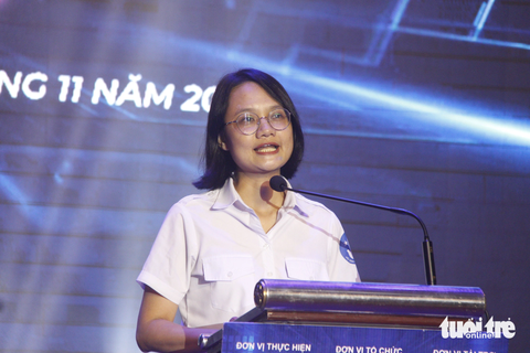 Quân AP, Hứa Kim Tuyền "quẫy" cùng vòng lưu diễn Hành trình bài ca sinh viên - Ảnh 2. Chị Trần Thu Hà - phó chủ tịch Hội Sinh viên Việt Nam - phát biểu tại Hành trình bài ca sinh viên năm 2023 tối 9-11 - Ảnh: CÔNG TRIỆU