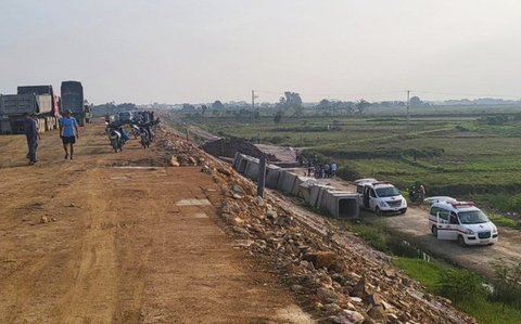 Nguyên nhân tai nạn khiến hai công làm cao tốc tử vong - Ảnh 1. Hiện trường vụ tai nạn làm hai công nhân tử vong - Ảnh: N.THẮNG