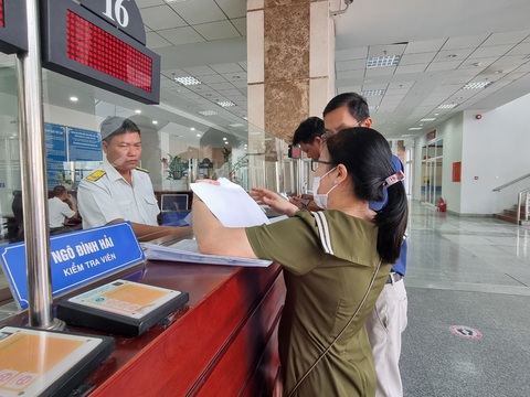 TP.HCM: hàng loạt sắc thuế giảm sâu, thu tiền sử dụng đất 10 tháng chưa bằng 40% cùng kỳ - Ảnh 1. Số thu tiền sử dụng đất 10 tháng tại TP.HCM chưa bằng 40% cùng kỳ năm ngoái - Ảnh: A.H.