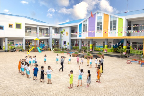 Khơi thông nguồn vốn cho dự án sân bay Long Thành - Ảnh 1. Tỉnh Đồng Nai cần giải ngân số vốn hơn 2.510 tỉ đồng đến hết năm 2024 để hoàn chỉnh dự án đền bù, hỗ trợ tái định cư sân bay Long Thành. Trong ảnh: Trường mầm non Lộc An ở khu tái định cư Lộc An - Bình Sơn đã đi vào hoạt động - Ảnh: Lò Văn Hợp