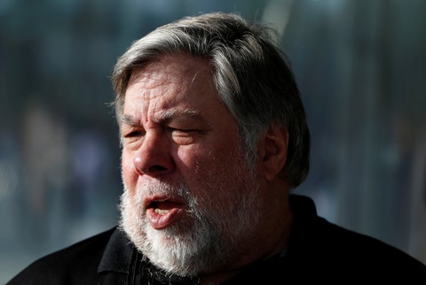 Nhà đồng sáng lập Apple Steve Wozniak trò chuyện tại một chương trình do hãng công nghệ này tổ chức hồi năm 2017 - Ảnh: REUTERS Nhà đồng sáng lập Apple Steve Wozniak trò chuyện tại một chương trình do hãng công nghệ này tổ chức năm 2017 - Ảnh: REUTERS