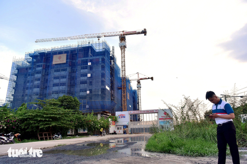 Doanh nghiệp đề xuất chủ tịch TP.HCM làm 'nhạc trưởng' gỡ vướng nhà ở xã hội - Ảnh 2. Gói 120.000 tỉ đồng cho vay nhà ở xã hội đến nay giải ngân chậm, có ít dự án được tiếp cận nguồn vốn này - Ảnh: T.T.D.