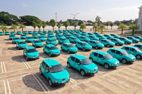 Dàn xe taxi điện Xanh SM tại sự kiện. Ảnh: Đ.H Dàn xe taxi điện Xanh SM tại sự kiện. Ảnh: Đ.H