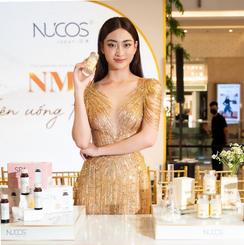 Nucos ra mắt sản phẩm mới Nucos NMN tại Sài Gòn Centre - Ảnh 3. Hoa hậu Lương Thùy Linh diện mạo xinh đẹp trong vai trò MC tại sự kiện
