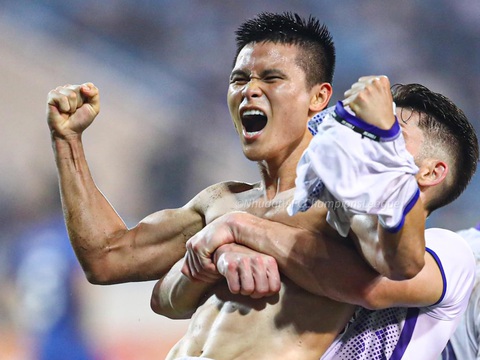 CLB Hà Nội đi tiếp ở AFC Champions League? - Ảnh 2. Phạm Tuấn Hải ăn mừng bàn thắng đầy phấn khích - Ảnh: MINH ĐỨC