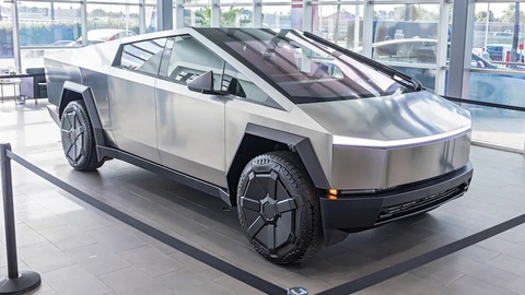 Tesla Cybertruck chính thức ra mắt: Kỳ vọng xen lẫn thất vọng- Ảnh 1. Tesla Cybertruck ra mắt với thiết kế gần như không khác gì lần lộ diện đầu vào 4 năm trước đây - Ảnh: Motor Trend