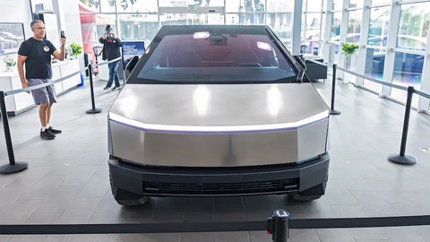 Tesla Cybertruck chính thức ra mắt: Kỳ vọng xen lẫn thất vọng- Ảnh 6. Tesla Cybertruck chính thức ra mắt: Kỳ vọng xen lẫn thất vọng- Ảnh 6.