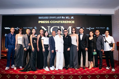 và ê kíp tham dự buổi họp báo ra mắt dự án The New Generation of models ngày 30.11 ở TP.HCM Siêu mẫu Xuân Lan và ê kíp tham dự buổi họp báo ra mắt dự án 'The New Generation of models' ngày 30-11 ở TP.HCM