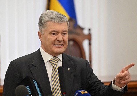 Cựu tổng thống Ukraine bị cấm xuất cảnh qua biên giới Ba Lan- Ảnh 1. Cựu tổng thống Ukraine Petro Poroshenko - Ảnh: AFP