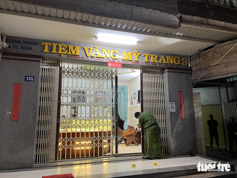 Nghi án 2 thanh niên cướp tiệm vàng, 1 người chết khi chạy trốn- Ảnh 1. Tiệm vàng nơi xảy ra vụ cướp - Ảnh: A.X.