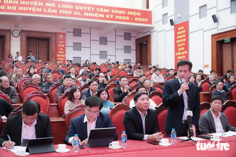 Hà Nội được giao 50.000 tỉ đầu tư công nhưng 'tiêu rất vất vả'- Ảnh 1. Đại diện Sở Quy hoạch - Kiến trúc Hà Nội trả lời kiến nghị cử tri - Ảnh: PHẠM TUẤN