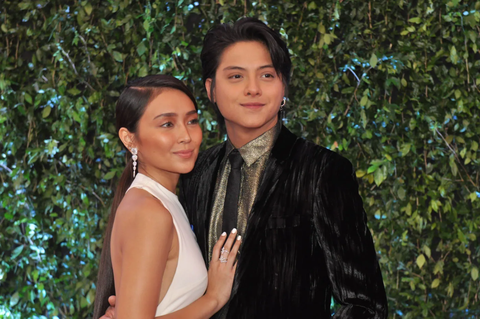 Tin tức giải trí 1-12: Chi Pu tái hiện hình ảnh ở Đạp gió xứ Trung- Ảnh 4. Kathryn Bernardo (trái) và Daniel Padilla - Ảnh: Rappler