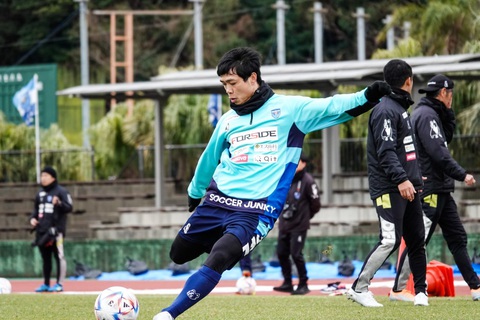 Yokohama FC của Công Phượng sắp rớt hạng- Ảnh 2. Công Phượng không được thi đấu nhiều ở Nhật - Ảnh: YOKOHAMA FC