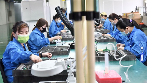 Công nhân làm việc tại một công ty trong Khu chế xuất Tân Thuận (quận 7, TP.HCM) - Ảnh: DUYÊN PHAN Công nhân làm việc tại một công ty trong Khu chế xuất Tân Thuận (quận 7, TP.HCM) - Ảnh: DUYÊN PHAN