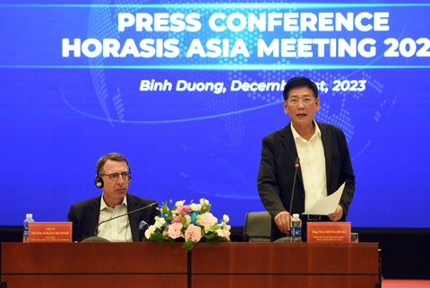 700 đại biểu sẽ dự Diễn đàn hợp tác kinh tế Horasis châu Á 2023 tại Bình Dương- Ảnh 2. Ông Mai Hùng Dũng, phó chủ tịch thường trực UBND tỉnh Bình Dương, thông tin về Diễn đàn Horasis châu Á 2023 tại buổi họp báo - Ảnh: A LỘC