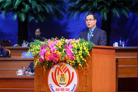 Chủ tịch Tổng liên đoàn Lao động Việt Nam Nguyễn Đình Khang phát biểu khai mạc đại hội - Ảnh: HẢI NGUYỄN Chủ tịch Tổng liên đoàn Lao động Việt Nam Nguyễn Đình Khang phát biểu khai mạc đại hội - Ảnh: HẢI NGUYỄN