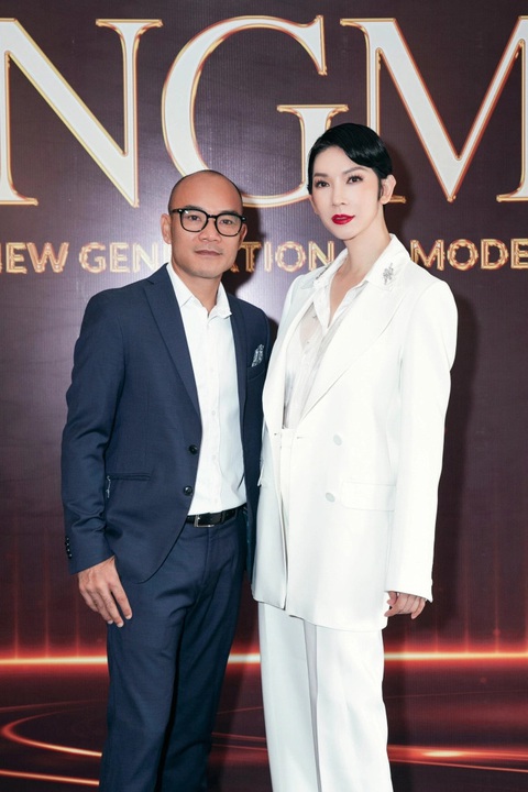 Tổng đạo diễn Nguyễn Ngọc Lâm và siêu mẫu Xuân Lan Tổng đạo diễn Nguyễn Ngọc Lâm và siêu mẫu Xuân Lan