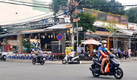 Quán có vị trí hai mặt tiền đẹp, đầu tư nhiều cũng ế khách ở quận Bình Tân - Ảnh: MẠNH DŨNG Quán có vị trí hai mặt tiền đẹp, đầu tư nhiều cũng ế khách ở quận Bình Tân - Ảnh: MẠNH DŨNG