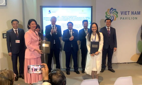 Ngân hàng Anh rót vốn giúp phát triển nông nghiệp xanh Việt Nam- Ảnh 1. Tập đoàn PAN và Ngân hàng Standard Chartered Việt Nam trao biên bản ghi nhớ hợp tác - Ảnh: BTC