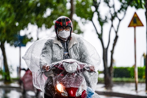 Thời tiết hôm nay 2-12: Bắc Bộ rét, Trung Bộ mưa lớn- Ảnh 1. Hôm nay 2-12, thời tiết Bắc Bộ rét kèm mưa - Ảnh: NAM TRẦN