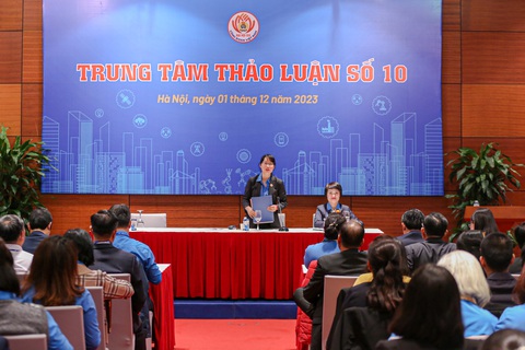 Bà Trần Thị Diệu Thúy, chủ tịch Liên đoàn Lao động TP.HCM, chủ trì diễn đàn 10, nêu rõ các ý kiến, kiến nghị của đại biểu về hạn chế tín dụng đen, cờ bạc online sẽ được tiếp thu, đóng góp vào các văn kiện Đại hội XIII Công đoàn Việt Nam - Ảnh: HÀ QUÂN Bà Trần Thị Diệu Thúy - chủ tịch Liên đoàn Lao động TP.HCM, chủ trì diễn đàn 10 - nêu các ý kiến, kiến nghị của đại biểu về hạn chế tín dụng đen sẽ được tiếp thu, đóng góp vào các văn kiện Đại hội XIII Công đoàn Việt Nam - Ảnh: HÀ QUÂN