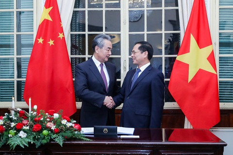 Bộ trưởng Ngoại giao Bùi Thanh Sơn tiếp Ngoại trưởng Trung Quốc Vương Nghị ngày 1-12 - Ảnh: PHONG SƠN Bộ trưởng Ngoại giao Bùi Thanh Sơn tiếp Ngoại trưởng Trung Quốc Vương Nghị ngày 1-12 - Ảnh: PHONG SƠN