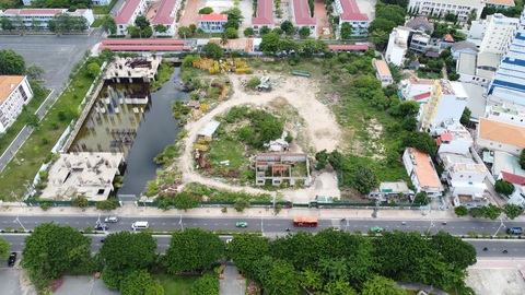 Ngày mai 11-12, 2 cựu chủ tịch tỉnh Khánh Hòa lại hầu tòa- Ảnh 1. Dự án Nha Trang Golden Gate tại khu đất số 28E Trần Phú, phường Vĩnh Nguyên, TP Nha Trang, nơi các cựu lãnh đạo UBND tỉnh Khánh Hòa có sai phạm - Ảnh: THANH CHƯƠNG