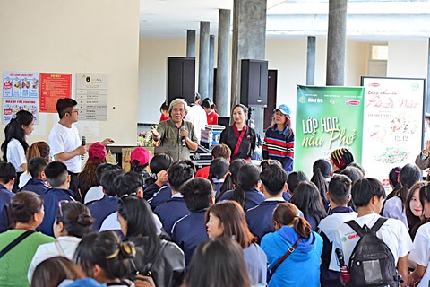 Nhiều Lớp học nấu phở thu hút sự quan tâm của đông đảo mọi người - Ảnh: DUYÊN PHAN