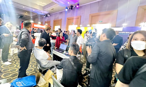Sàn đầu tư tài chính vẫn tổ chức sự kiện rầm rộ dù bị cấm, sở buộc phải dừng- Ảnh 1. Sự kiện quảng bá cho 29 sàn đầu tư tài chính, forex trái phép, bị cơ quan chức năng kiểm tra và buộc ngưng - Ảnh: BÔNG MAI