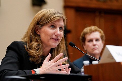 Hiệu trưởng Đại học Pennsylvania Elizabeth Magill (Liz Magill) điều trần ở Quốc hội về sự gia tăng của chủ nghĩa bài Do Thái trong trường, Đồi Capitol, ngày 5-12 - Ảnh: REUTERS Hiệu trưởng Đại học Pennsylvania Elizabeth Magill (Liz Magill) điều trần ở Quốc hội về sự gia tăng của chủ nghĩa bài Do Thái trong trường - Ảnh: REUTERS
