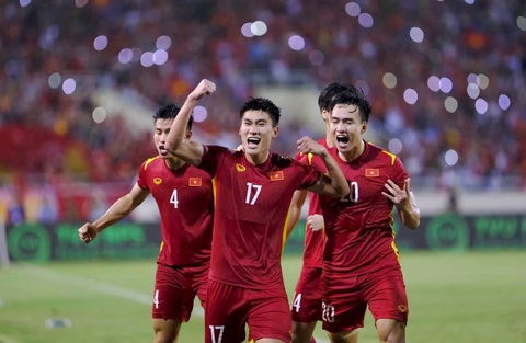 TP.HCM xây sân vận động mới: Bao nhiêu chỗ là đủ?- Ảnh 2. Trận chung kết SEA Games 31 năm 2022 trên sân Mỹ Đình đã quá tải vì nhu cầu của người hâm mộ đến sân rất lớn - Ảnh: NGUYỄN KHÁNH