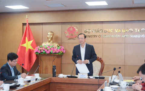 Trường chuyên có thể thi môn tích hợp để tuyển sinh- Ảnh 1. Thứ trưởng Phạm Ngọc Thưởng điều hành hội nghị - Ảnh: NGUYỄN MẠNH