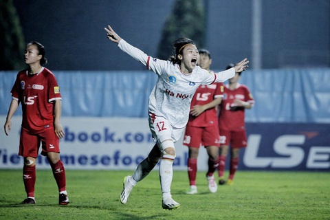 Tiền đạo Phạm Hải Yến ghi bàn ấn định chiến thắng 2-0 cho đội nữ Hà Nội I trước đội nữ TP.HCM I - Ảnh: TSB Tiền đạo Phạm Hải Yến ghi bàn ấn định chiến thắng 2-0 cho đội nữ Hà Nội I trước đội nữ TP.HCM I - Ảnh: TSB