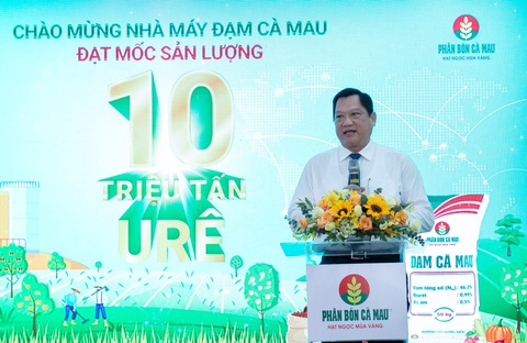 Nhà máy Đạm Cà Mau cán mốc sản xuất 10 triệu tấn urê- Ảnh 1. Ông Lâm Văn Bi - phó chủ tịch UBND tỉnh Cà Mau tham dự và chúc mừng Nhà máy Đạm Cà Mau đạt mốc 10 triệu tấn urê